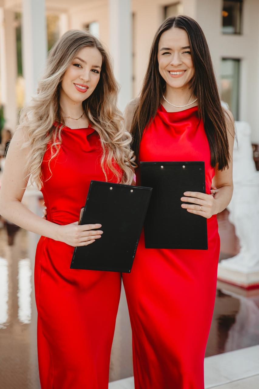 Elite Hostess - echipă în roșu